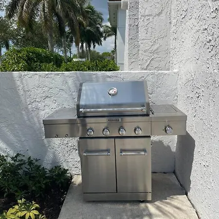 Villa At St. James Place “H”, Luxury, Pet Friendly Miami Exterior photo
