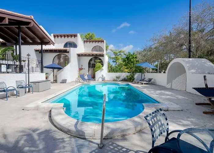 Villa At St James Unit A Luxury Pool Villa, Pet Friendly
