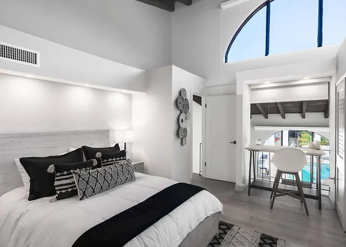 Villa At St James Unit A Luxury Pool Villa, Pet Friendly